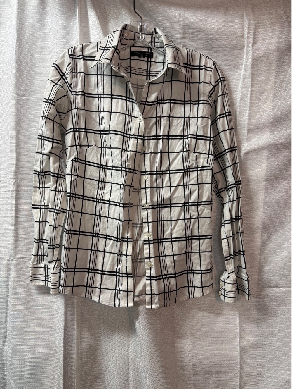 Banana Republic No Iron Fitted White and Black Plaid Button-Up Shirt Size 6